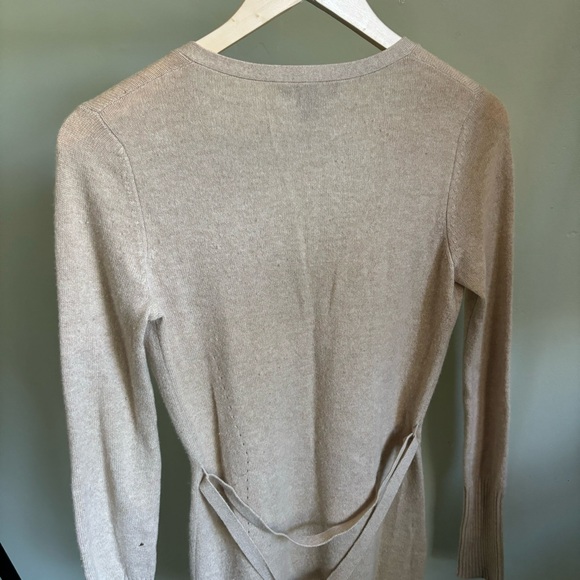 HOLT RENFREW CASHMERE SWEATER, Size S - Picture 5 of 9